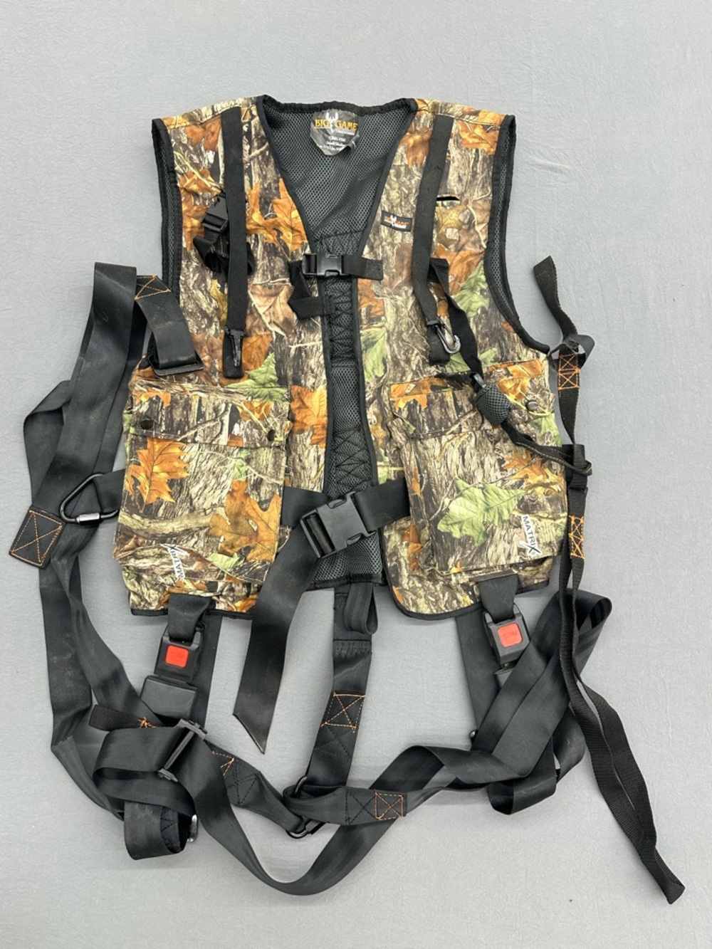 Realtree Camo Hunting Vest with Harness Straps